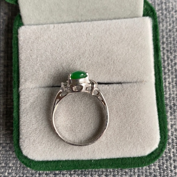 GIA CERTIFIED Jadeite Jade Cabochon Ring - Picture 4 of 9